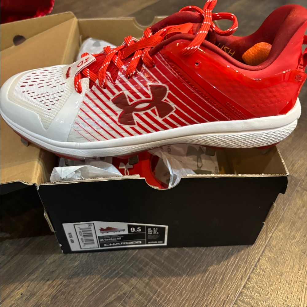 - Under Armour UA Yard Low MT Red Sneakers metal cleats